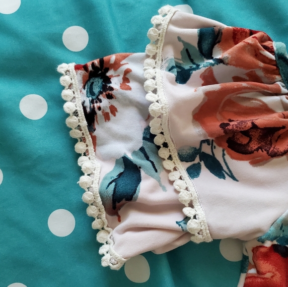 CR Cold-Shoulder Top - Picture 4 of 4